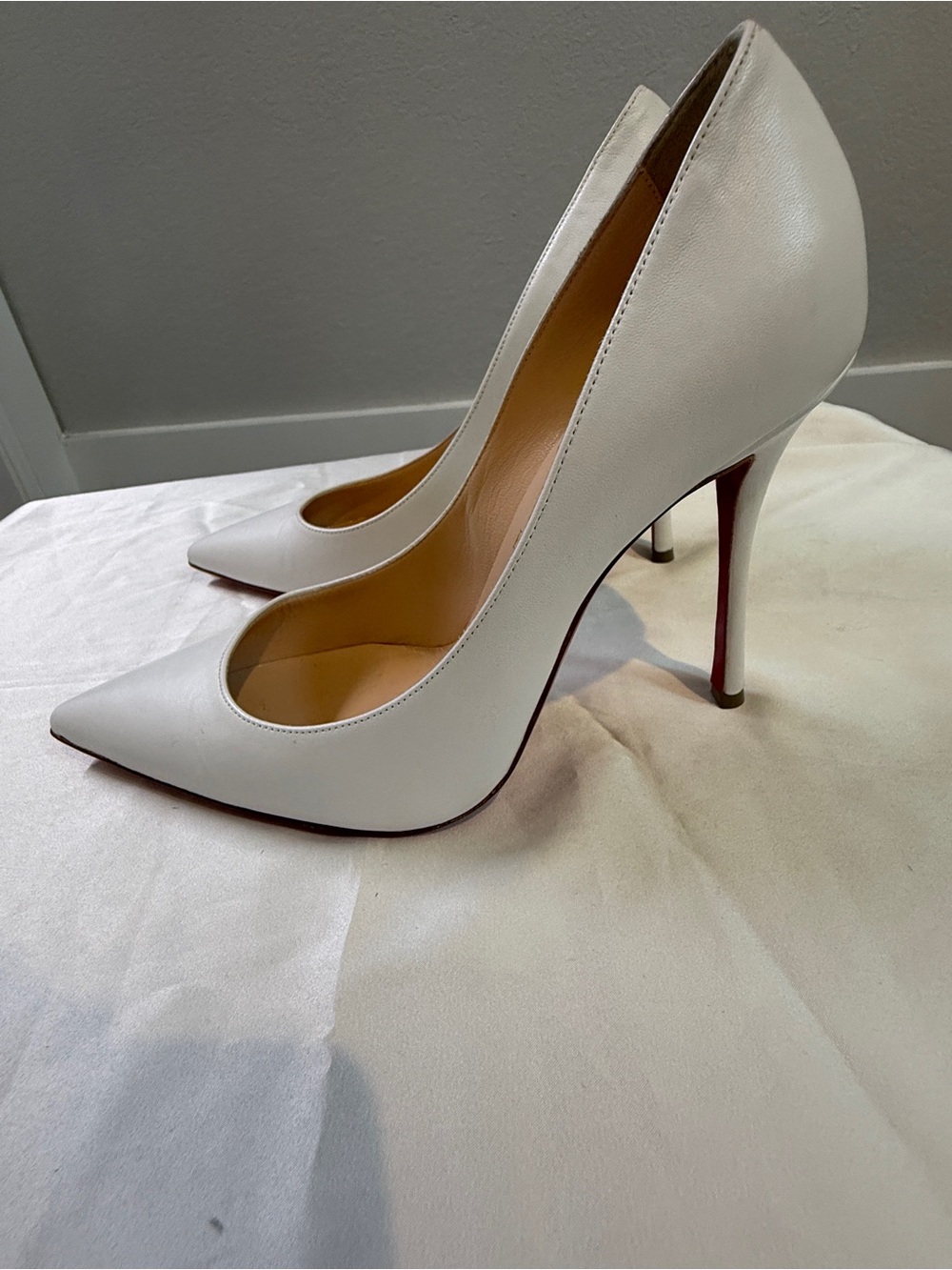 Christian Louboutin White/Bianca Nappa Leather Décolleté 100mm Pump - Picture 2 of 16